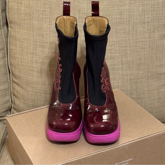 John Fluevog Luxury Freeze Lena Parfait Platform Ankle Boot in Berry - Picture 2 of 5